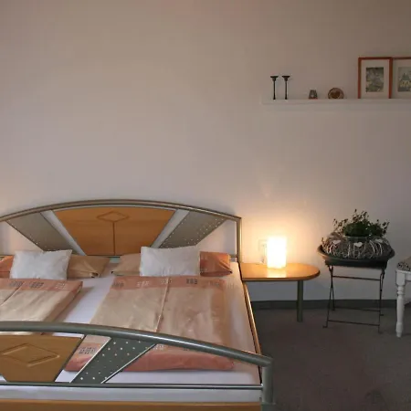 Cosy With Terrace And Garden Access In A Quiet Wooded Area Lägenhet Goessweinstein